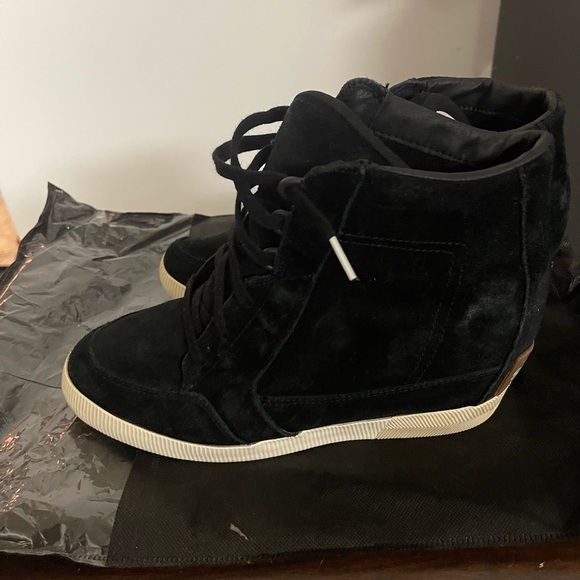 Black High-Top Women shoes - Picture 4 of 5